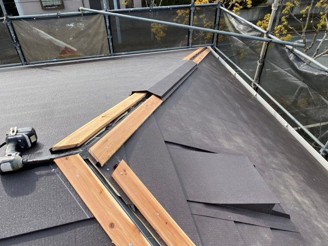 明石市　カバー工法　棟板金新設